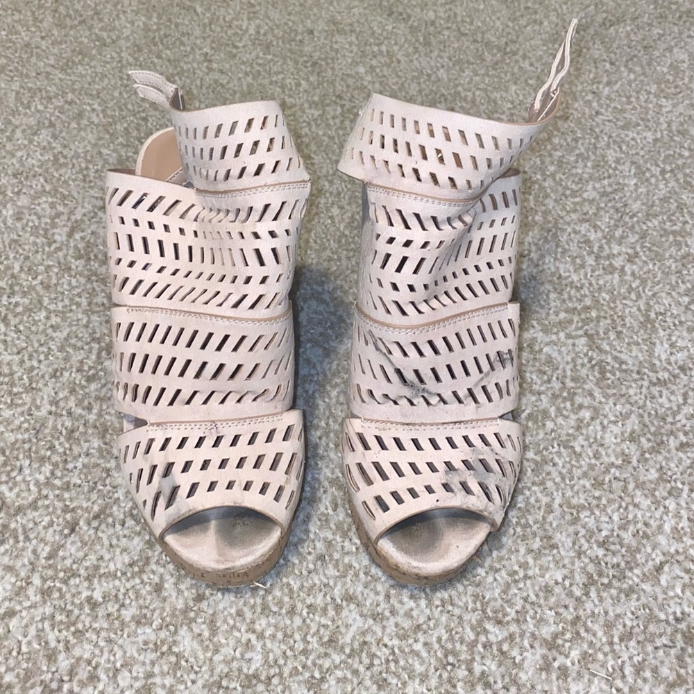 White Wedges